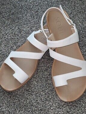 SOUL Naturalizer White Strappy Slingback Toe Loop Sandals Size 11M